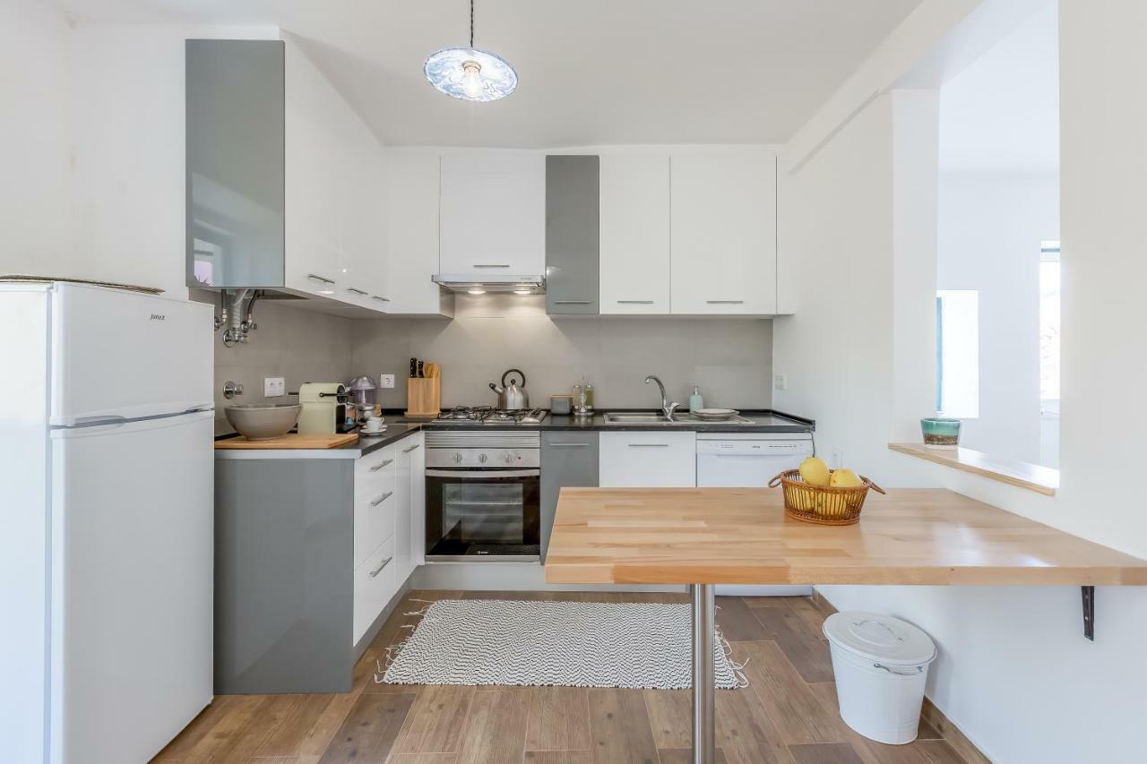 Alfama, Bright And Spacious With Private Terrace, By Timecooler Lisbon Bagian luar foto