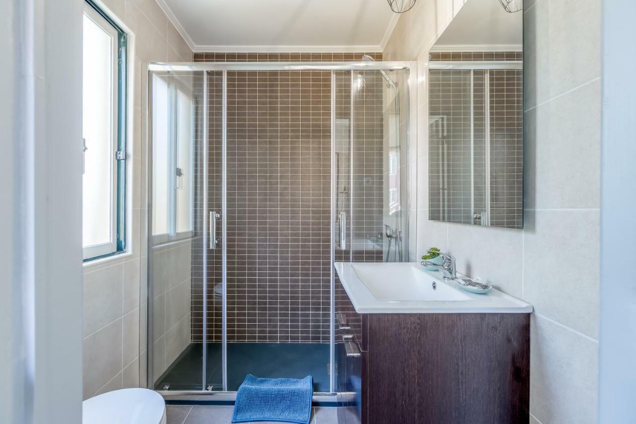 Alfama, Bright And Spacious With Private Terrace, By Timecooler Lisbon Bagian luar foto